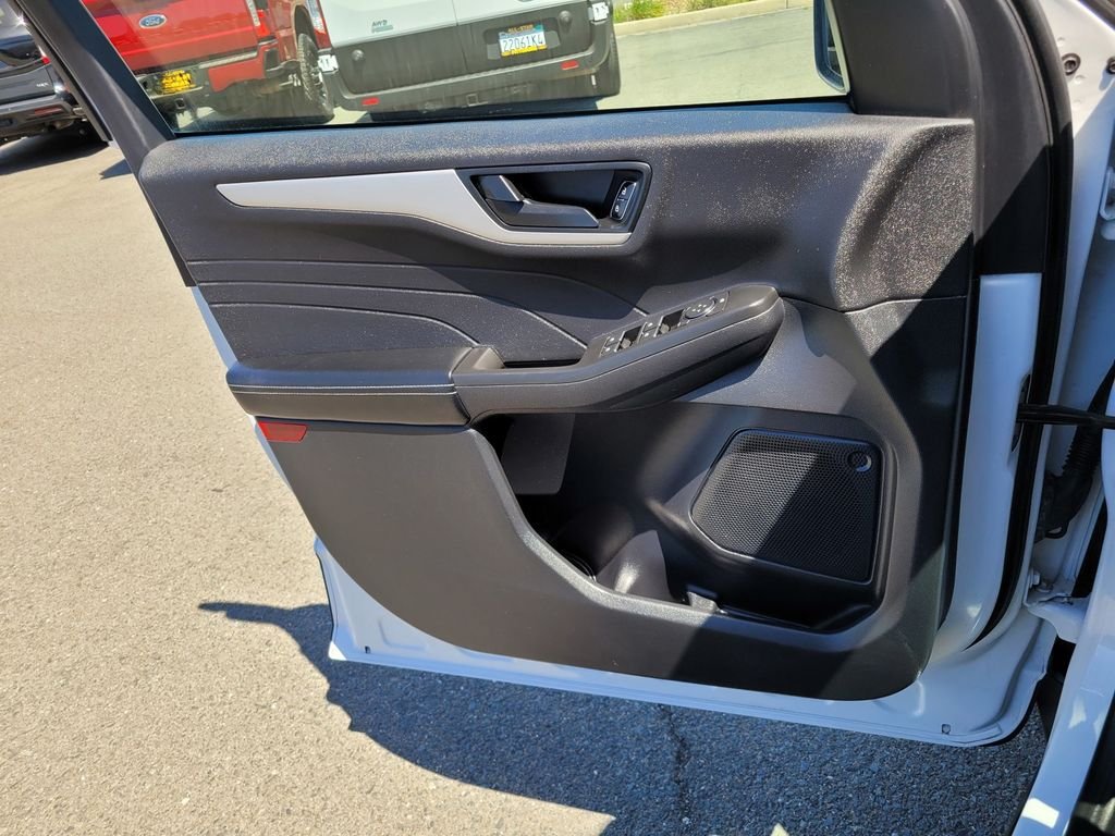 Used 2022 White Ford SEL image 27