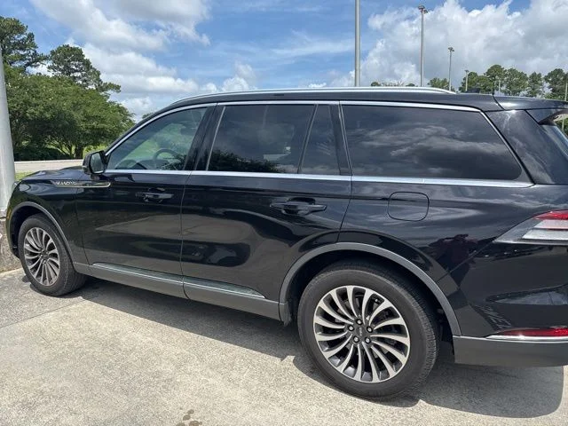 Used 2023 Black Lincoln Reserve image 2