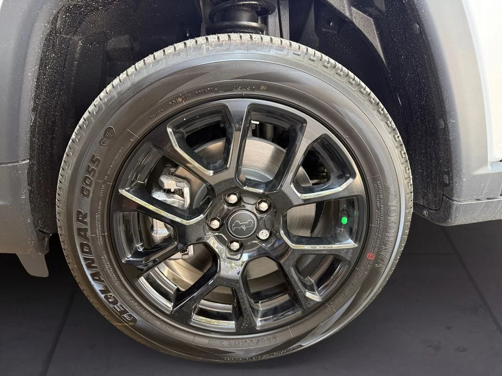 New 2026 Silver Jeep Latitude image 9