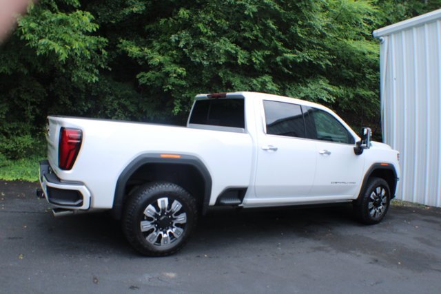 Used 2025 White Frost Tricoat GMC Denali image 3