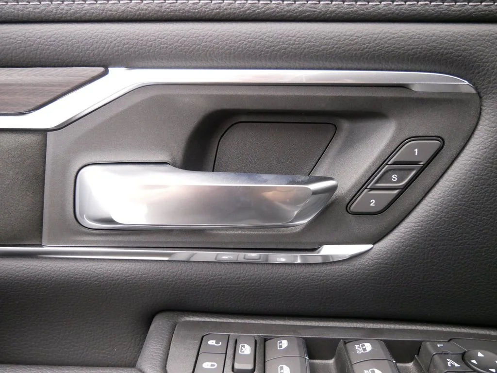 New 2026 Granite Crystal Metallic Clear-Coat Exterior Paint Ram Laramie image 19