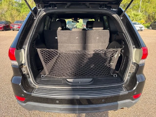 Used 2018 Black Jeep Laredo image 11