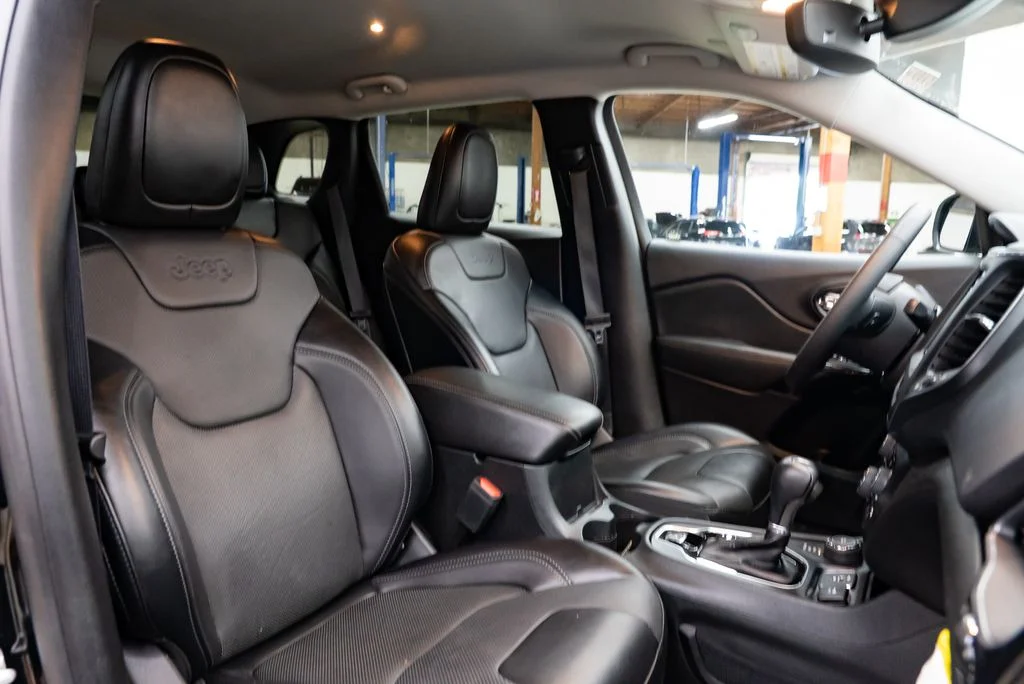 Used 2023 Black Jeep Altitude image 30