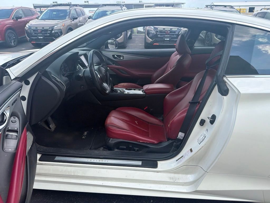 Used 2017 White INFINITI Red Sport 400 image 4