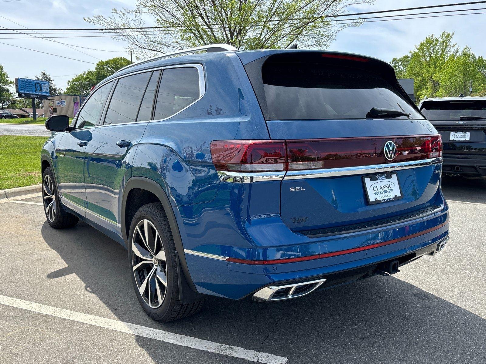 2025 Volkswagen Atlas SEL Premium R-Line - Photo 3