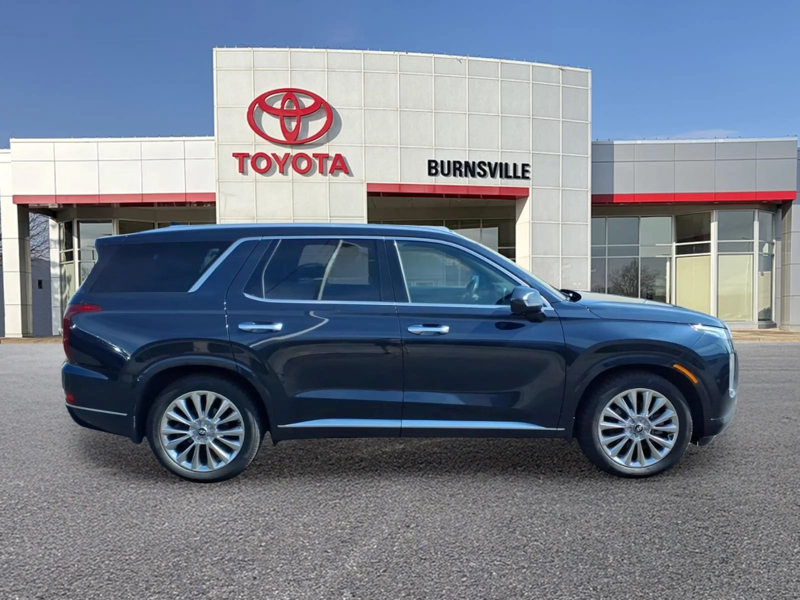 Used 2020 Hyundai Palisade Limited with VIN KM8R5DHE4LU081514 for sale in Burnsville, Minnesota
