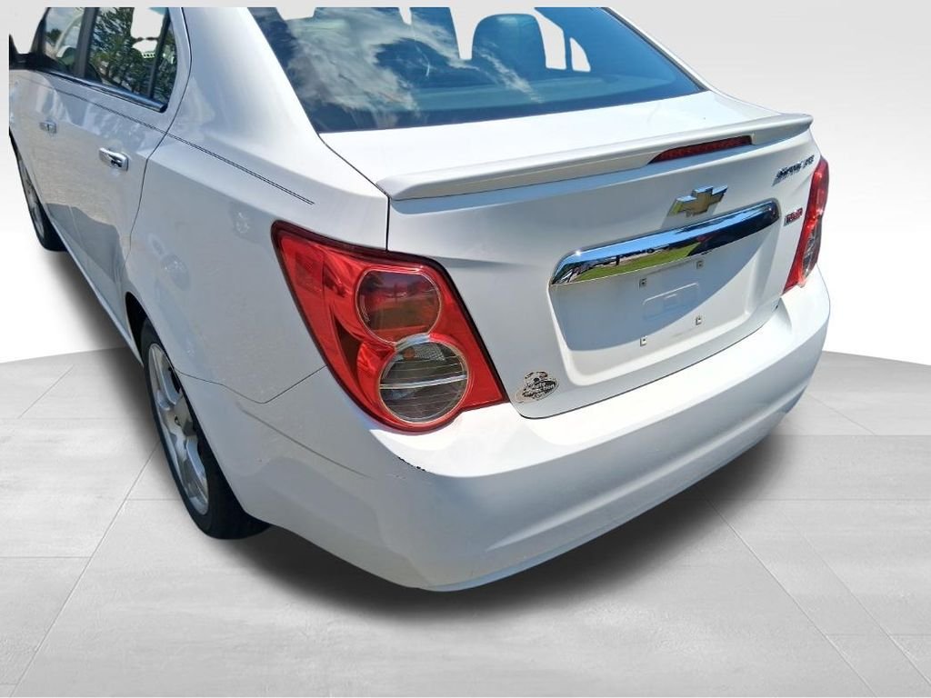 Used 2014 White Chevrolet LTZ image 7