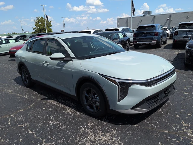 2026 Kia K4 LXS