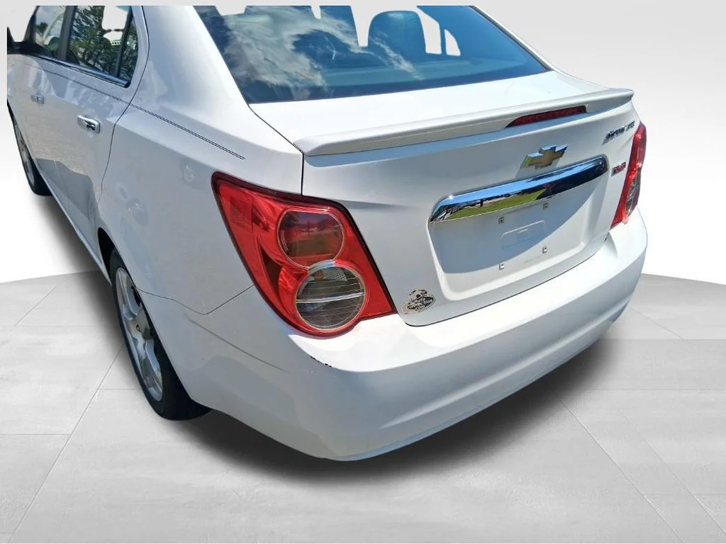 Used 2014 White Chevrolet LTZ image 7