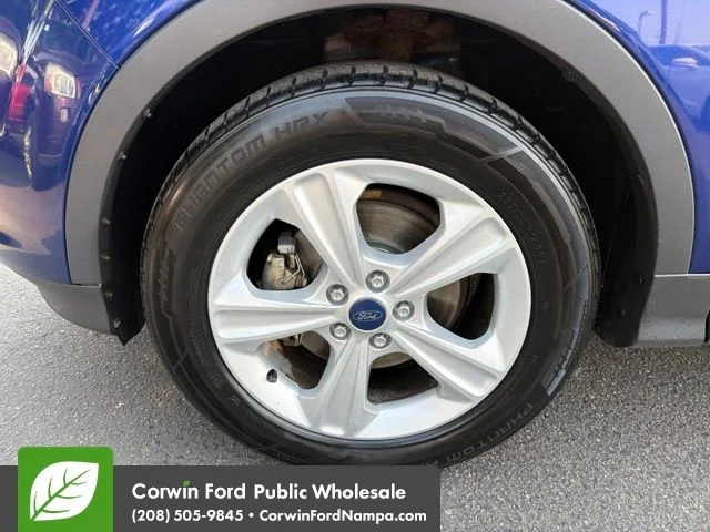 Used 2016 Blue Ford  image 9