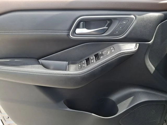 Used 2023 Gray Nissan Platinum image 14