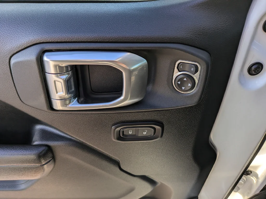 Used 2025 White Jeep Sport S image 15