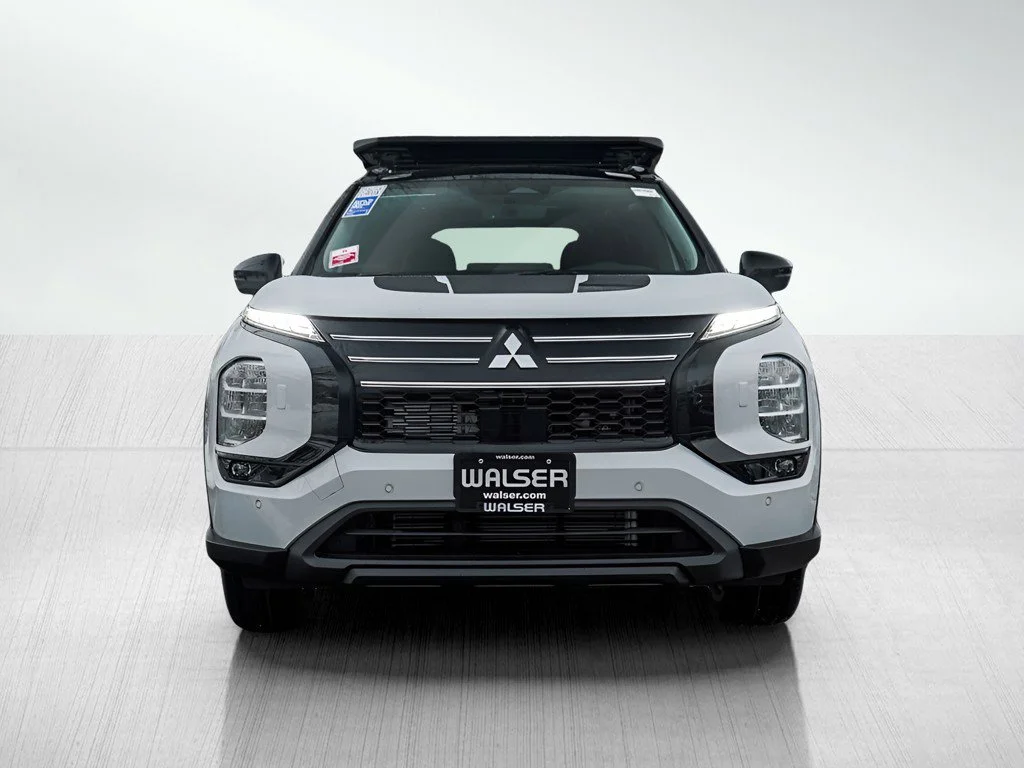 New 2026 White Diamond/Black Roof Mitsubishi TRAIL EDITION S-AWC image 2