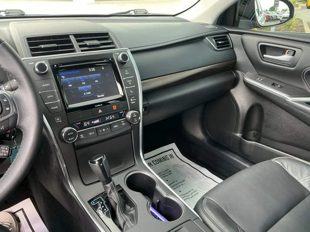Used 2017 Silver Toyota XLE image 43