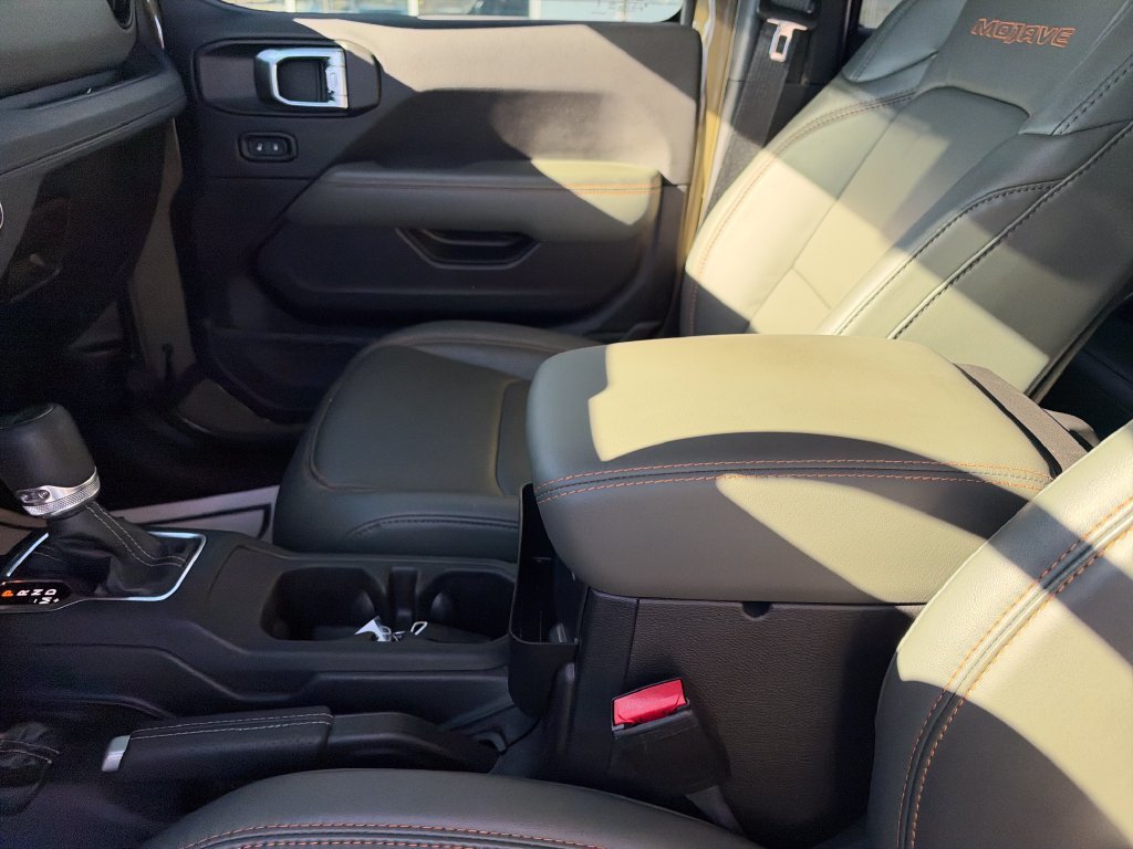 Used 2025 Green Jeep Mojave image 18