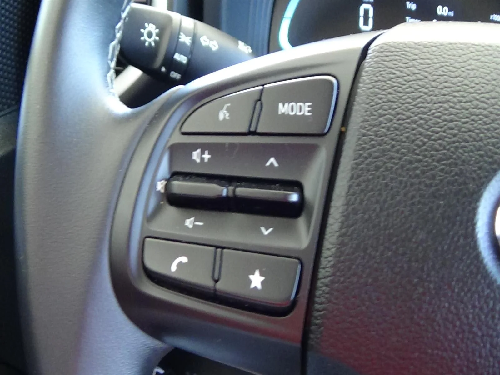 Used 2025 Lunar White (saw) Hyundai SEL image 18