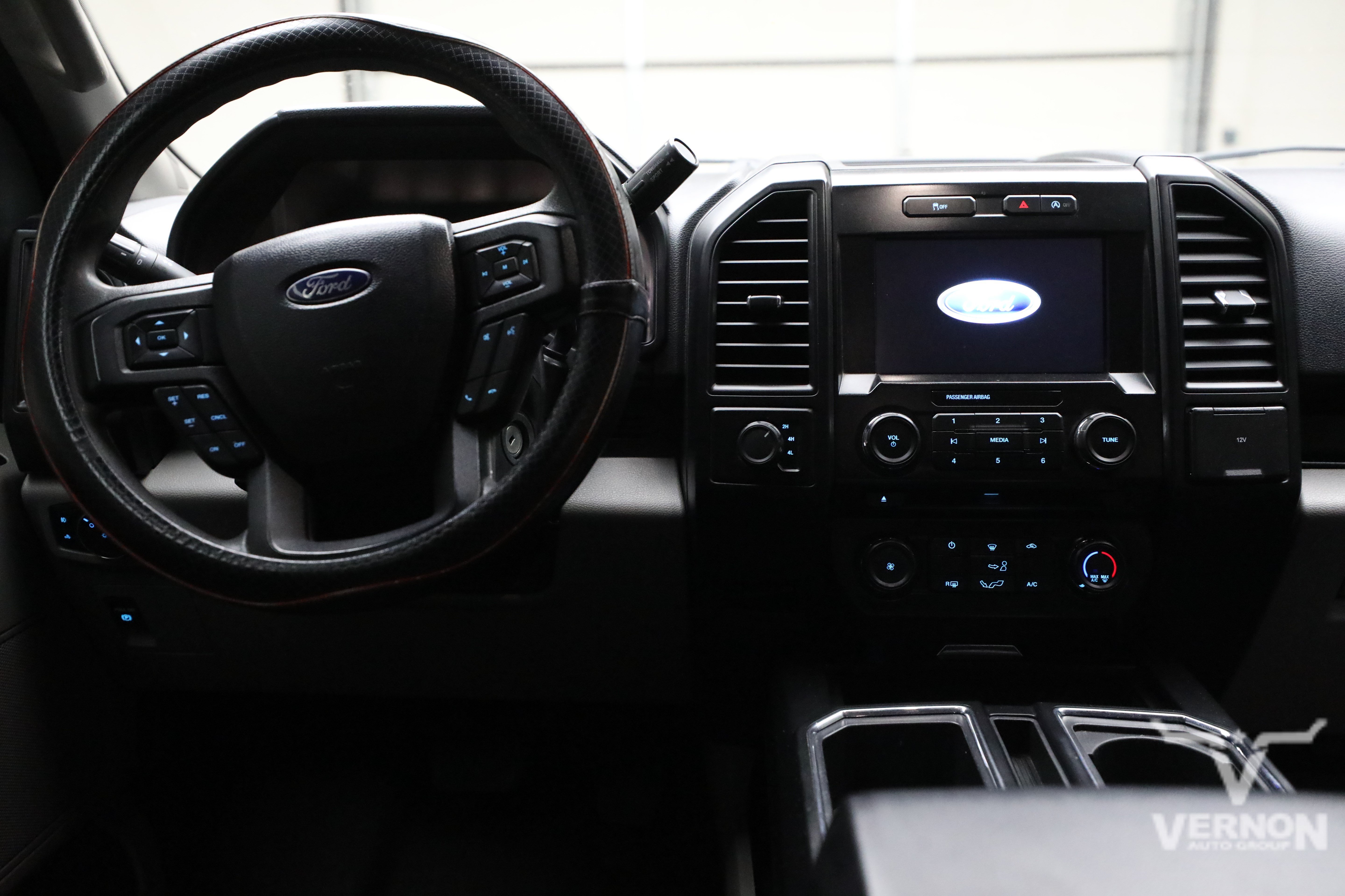 Used 2017 Shadow Black Ford Y image 19
