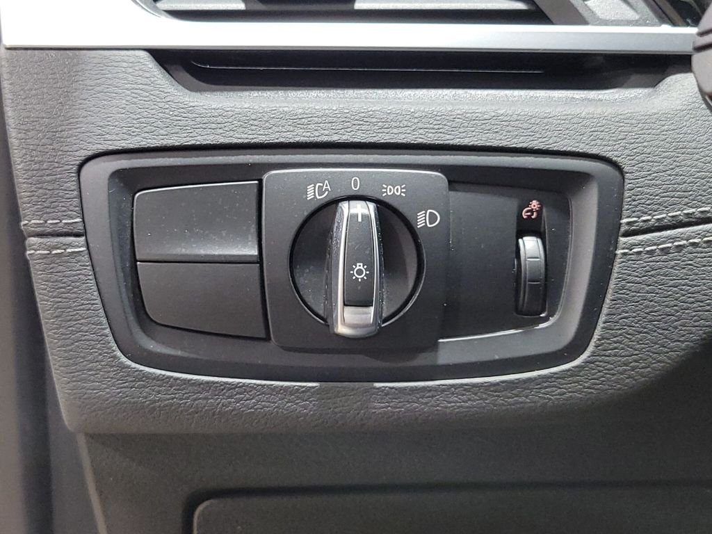 Used 2022 White BMW xDrive28i image 30