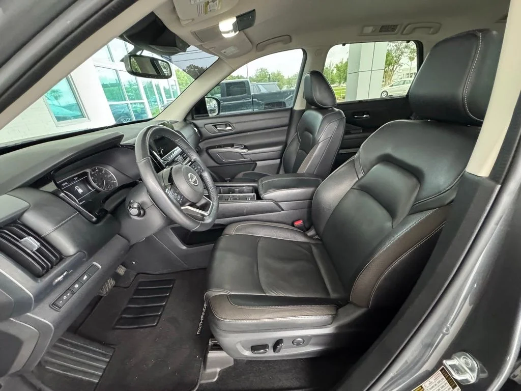 Used 2022 Gray Nissan SL image 11