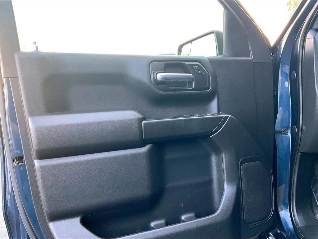 Used 2023 Blue Chevrolet Custom image 9