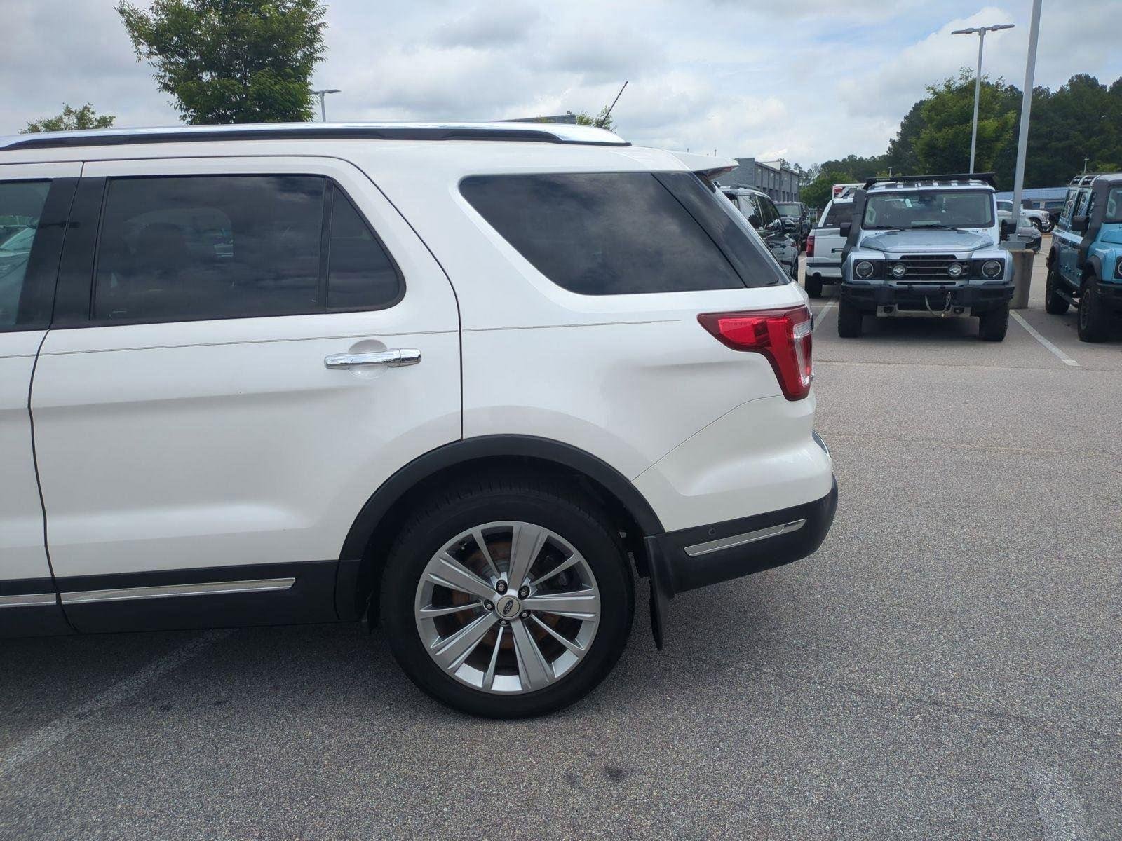 Used 2018 White Platinum Metallic Tri-Coat Ford Limited image 11
