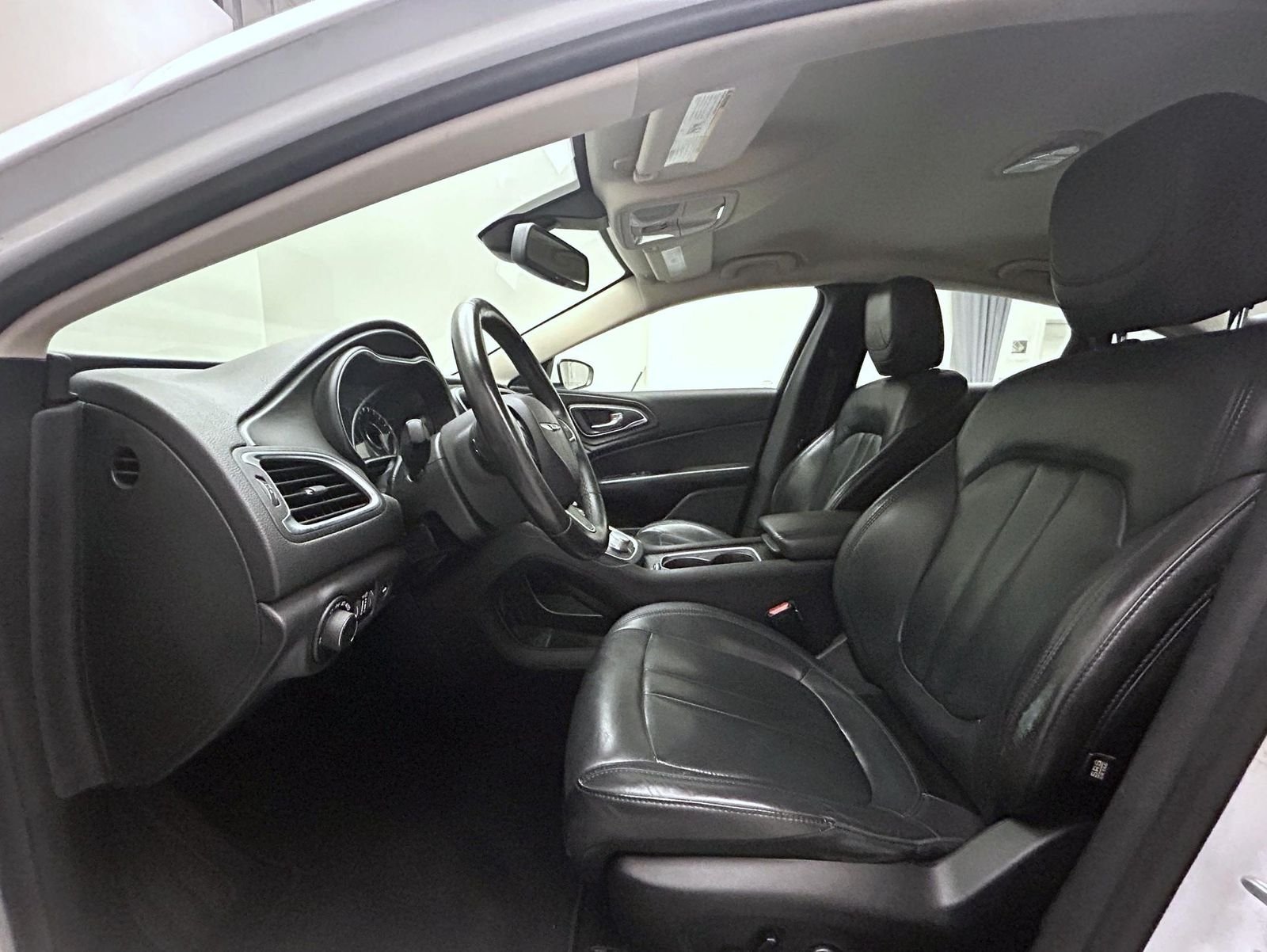 Used 2016 White Chrysler Limited image 10
