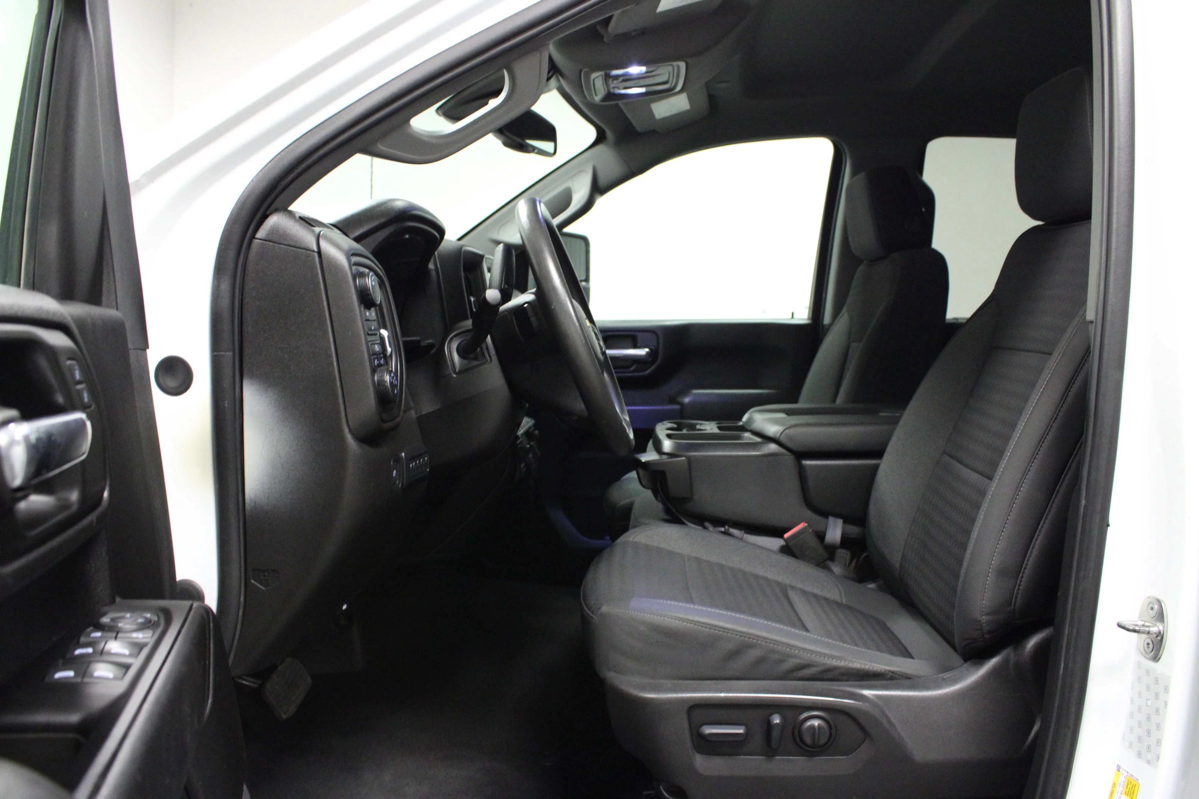 Used 2022 Summit White Chevrolet Custom image 12