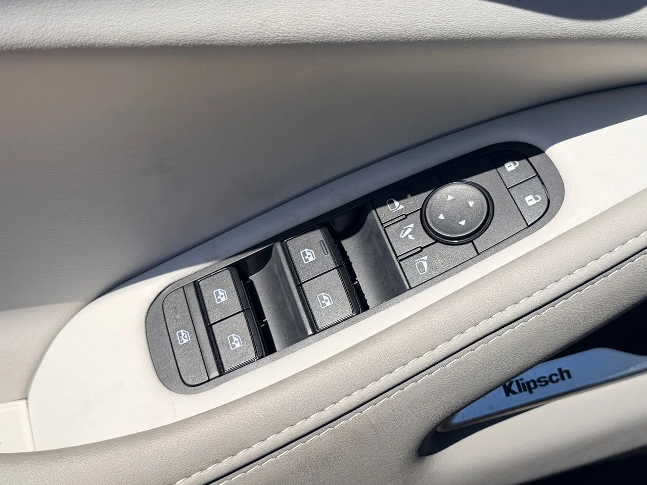 New 2027 HARBOR GRAY INFINITI Luxe FWD image 18