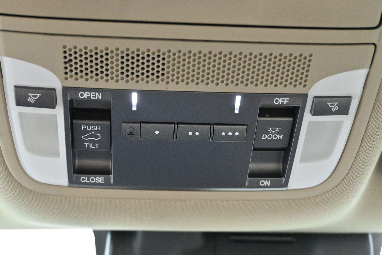 Used 2020 Platinum White Pearl Acura SH-AWD image 29