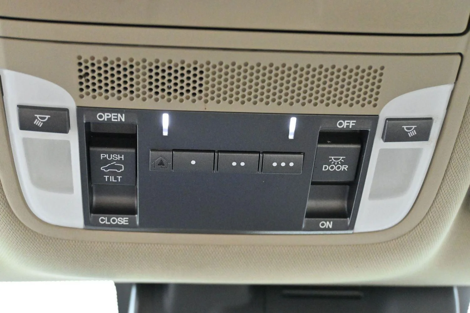Used 2020 Platinum White Pearl Acura SH-AWD image 29