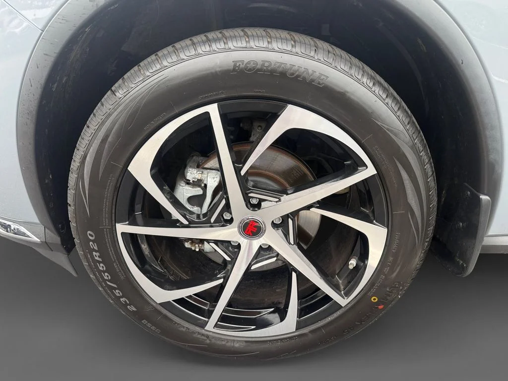 Used 2021 Gray Nissan SL image 15
