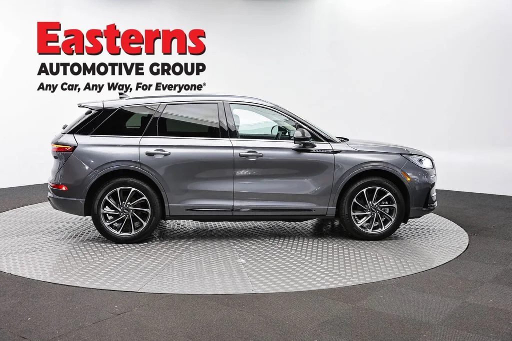 Used 2023 Gray Lincoln Grand Touring image 4