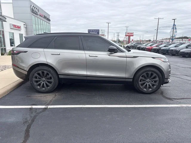 Used 2019  Land Rover SE R-Dynamic image 4