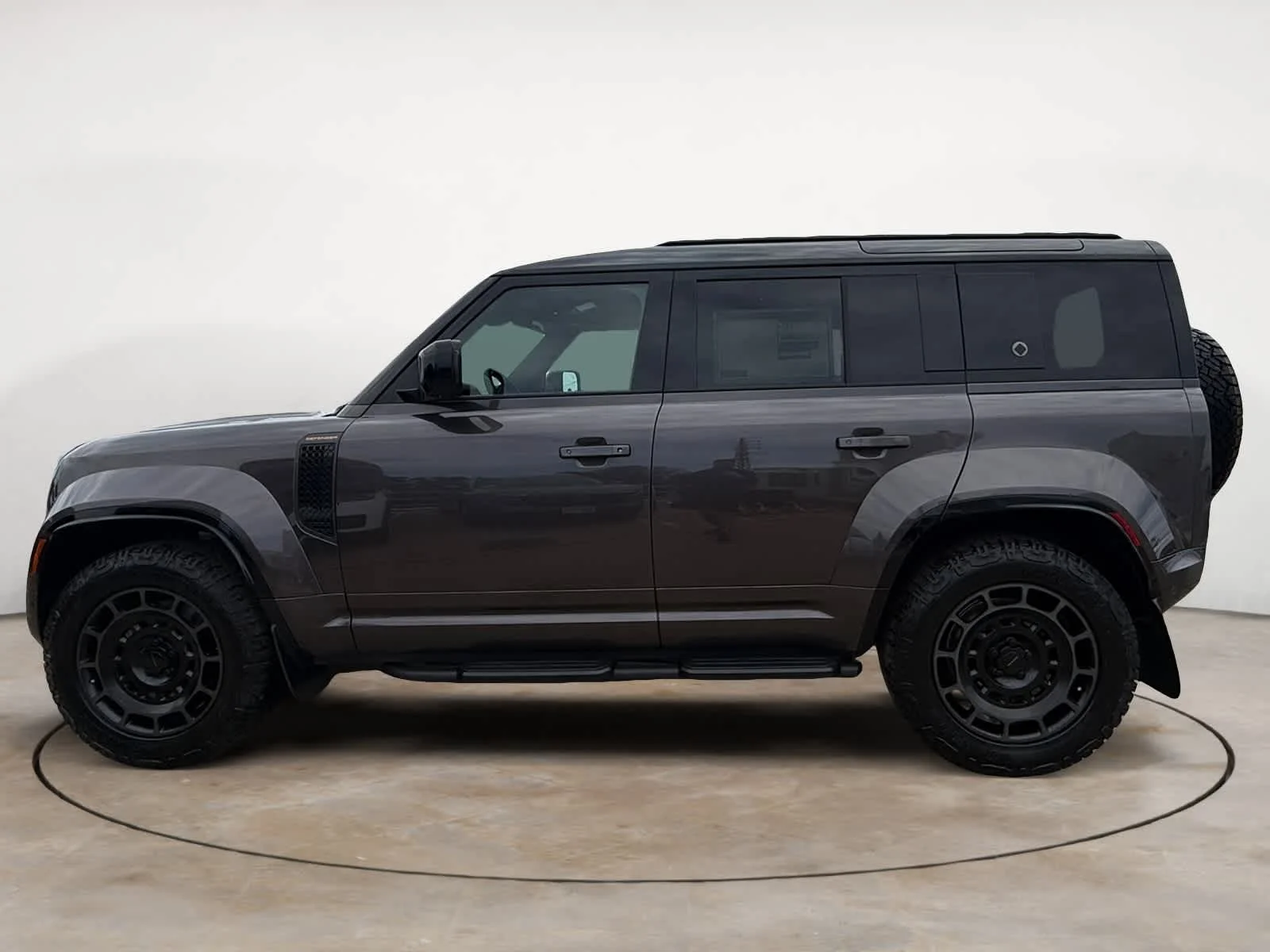 New 2026 Charente Grey Land Rover  image 2