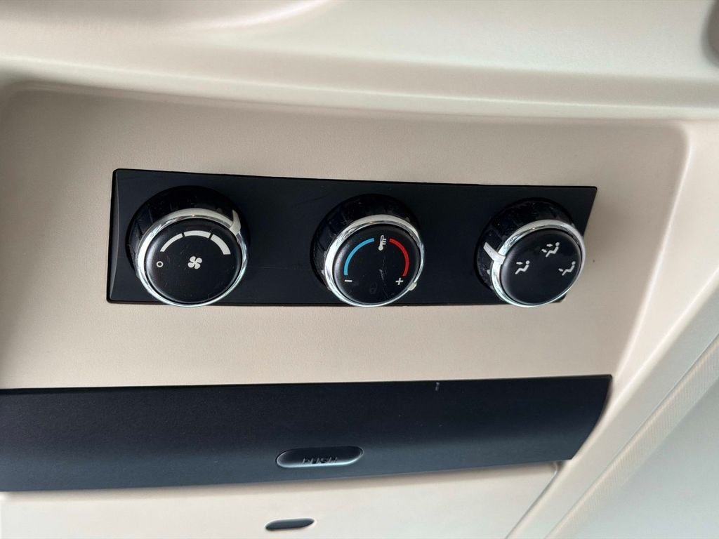 Used 2011 Black Volkswagen SE image 15
