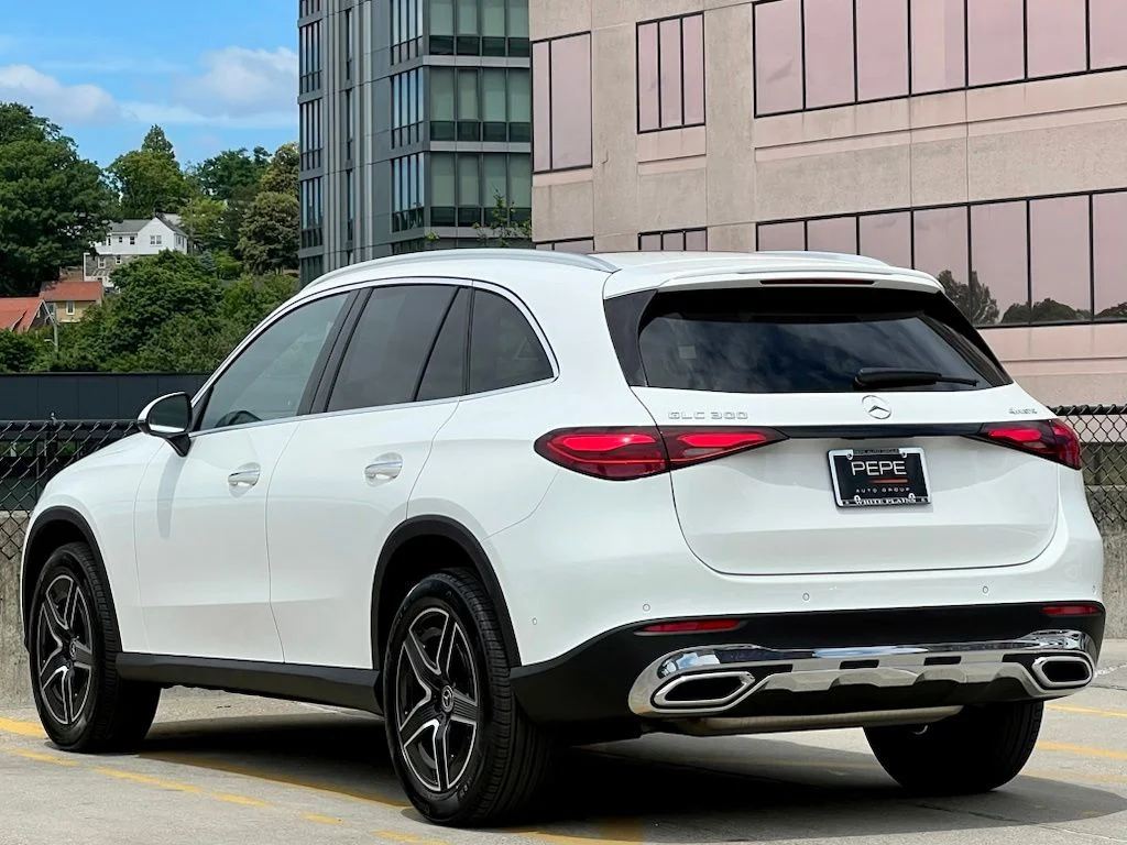 Certified Used 2026  Mercedes-Benz GLC 300 image 6