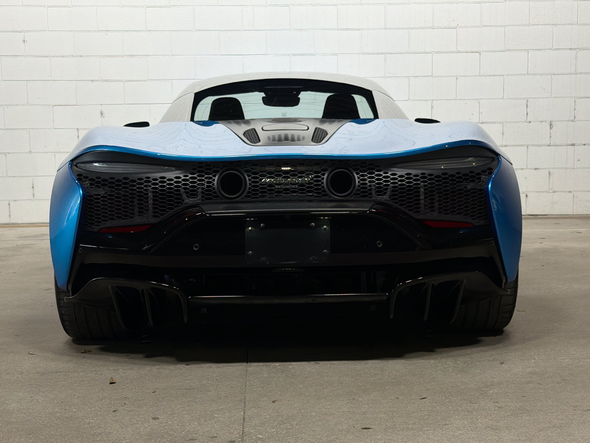 Used 2023 Ludus Blue McLaren Performance image 8