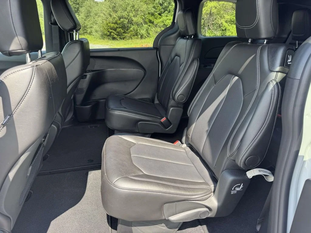 Used 2026 White Chrysler Select image 14