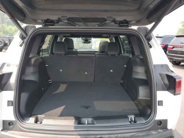 New 2026 Bright White Clear-Coat Exterior Paint Jeep Limited image 10
