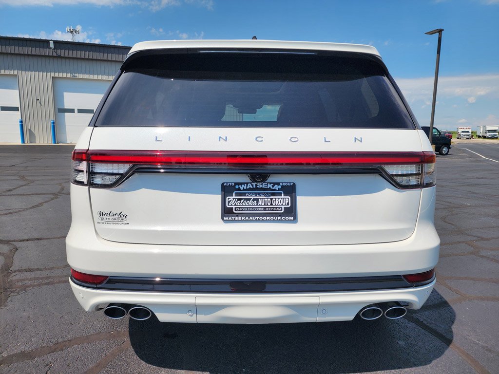 Used 2026 Pristine White Metallic Tri-Coat Lincoln Reserve image 6