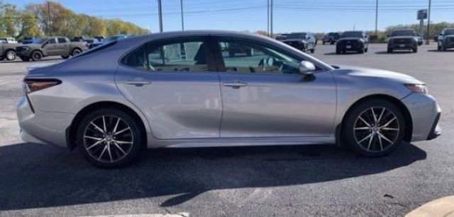 2022 Toyota Camry SE - Photo 6