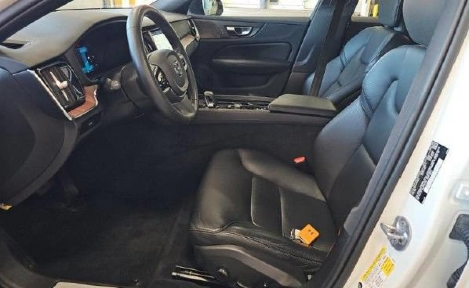Used 2023 Crystal White Metallic Volvo Plus Black Edition image 9