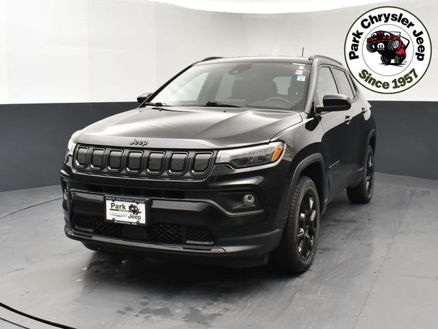 Used 2022 Jeep Compass Altitude with VIN 3C4NJDBB7NT219489 for sale in Burnsville, Minnesota