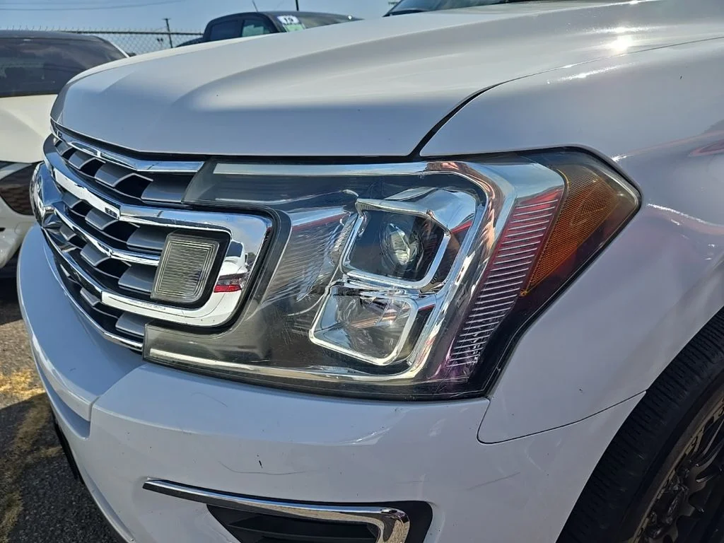 Used 2018 White Ford Limited image 9
