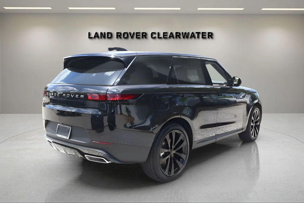 New 2026 Santorini Black Land Rover SE image 5