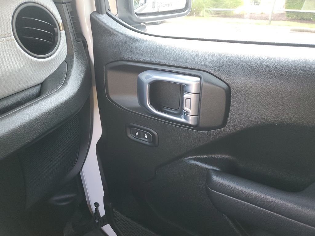 Used 2025 White Jeep Sport S image 32