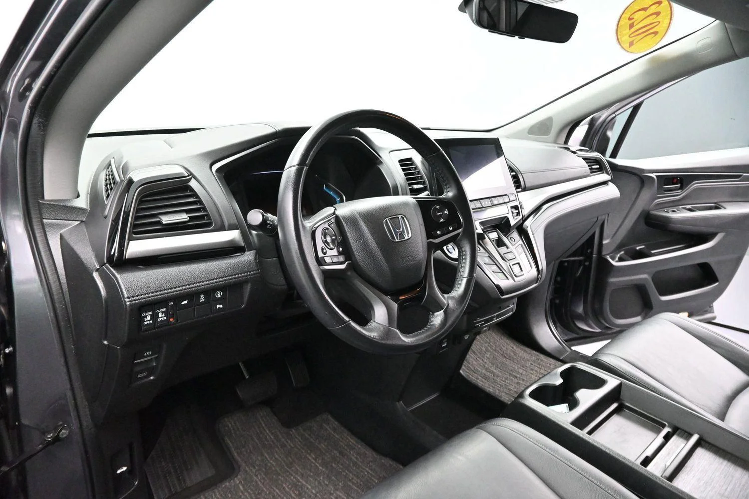 Used 2023 Modern Steel Metallic Honda Touring image 17