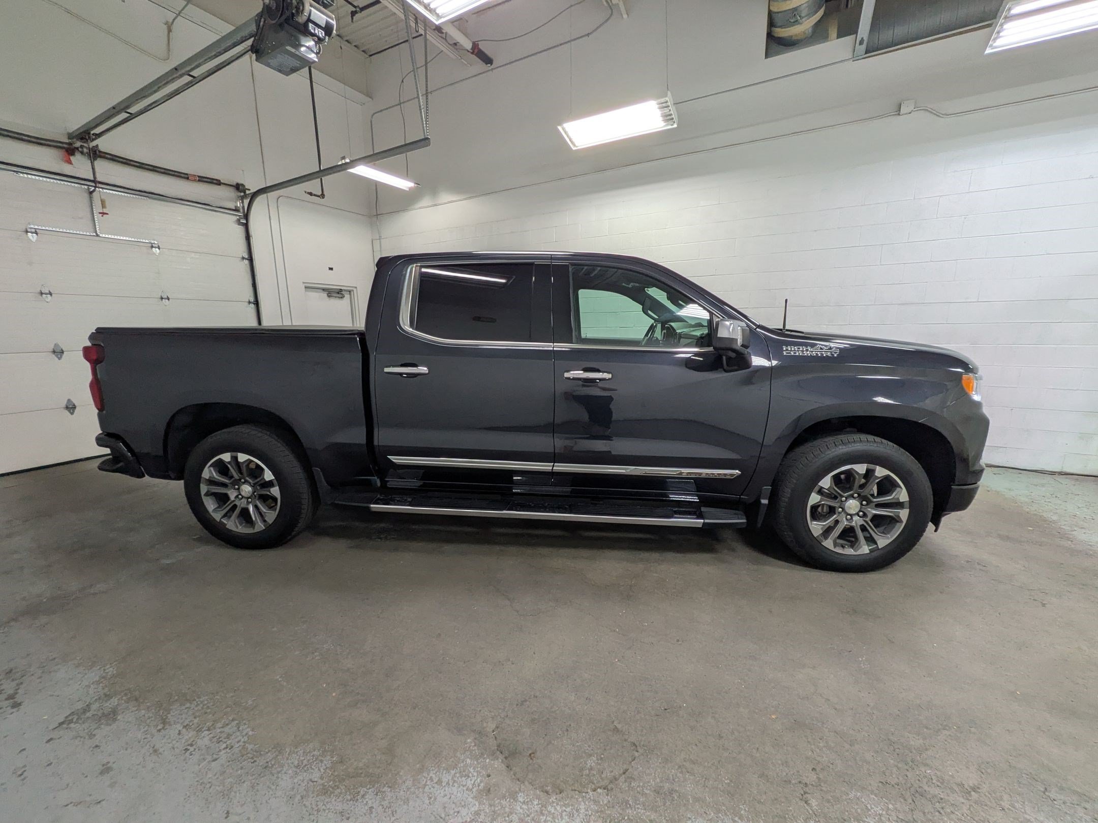Used 2022 Dark Ash Metallic Chevrolet High Country image 3