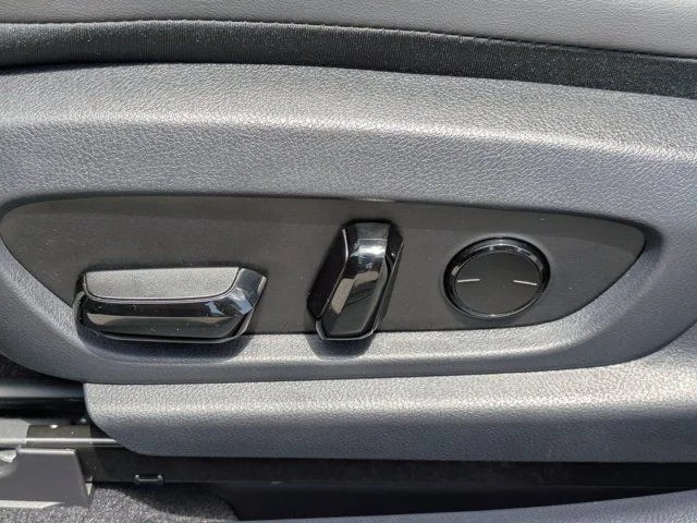Used 2025 Iridium Lexus 300h image 19