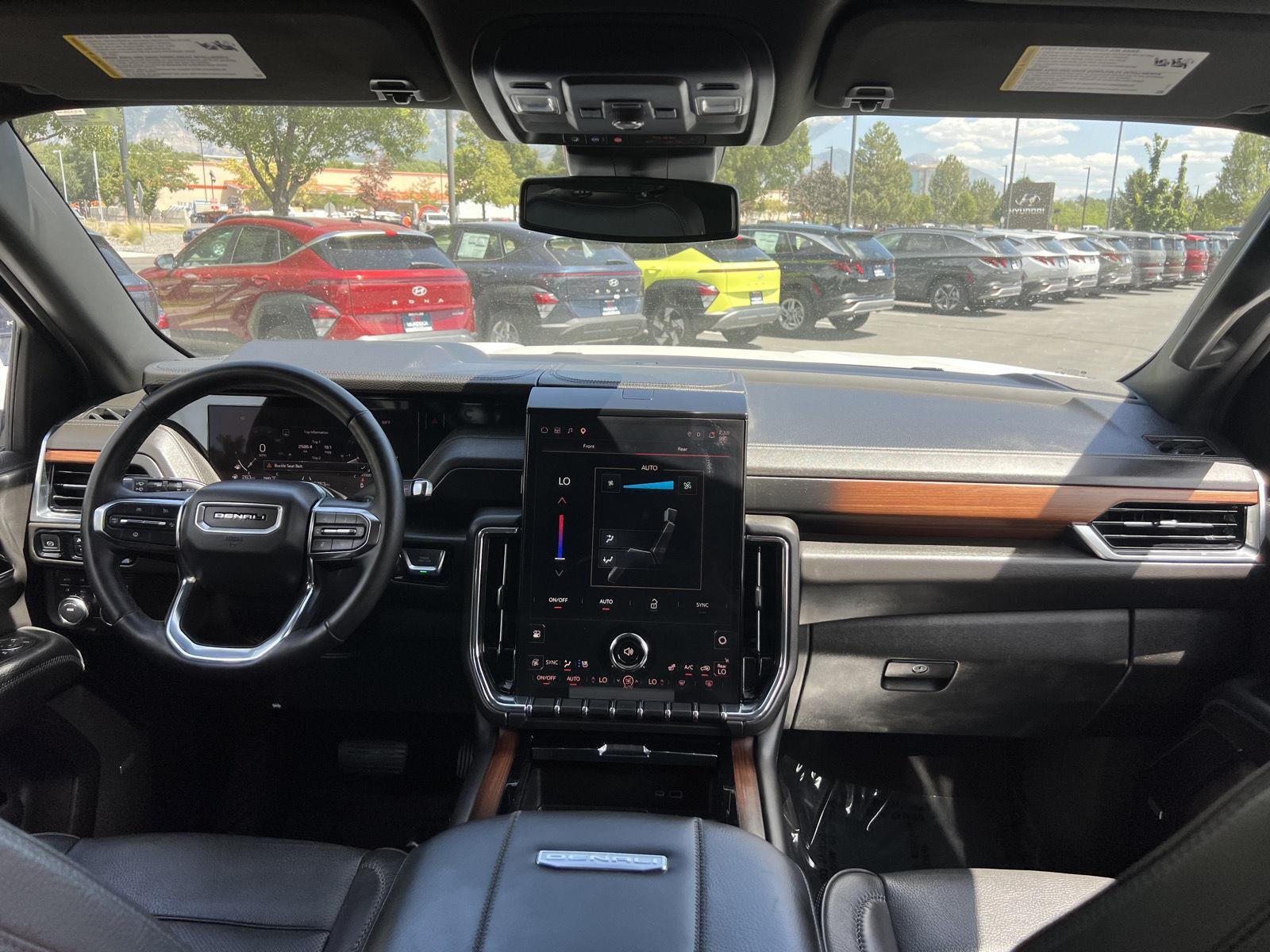 2025 GMC Yukon Denali - Photo 30